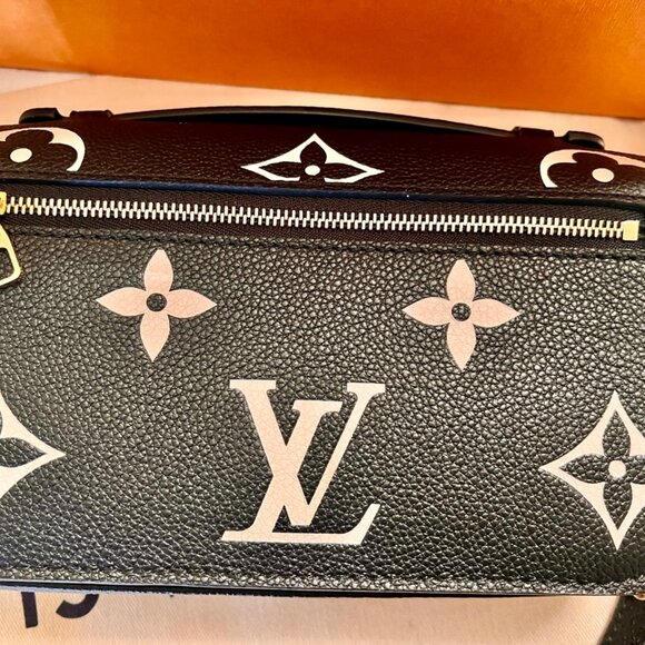 New with Receipt Louis Vuitton Metis East West Pouchette in Black - Picture 11 of 16